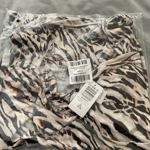 Torrid Sweetheart Twist Top- Zebra - Picture 6 of 8
